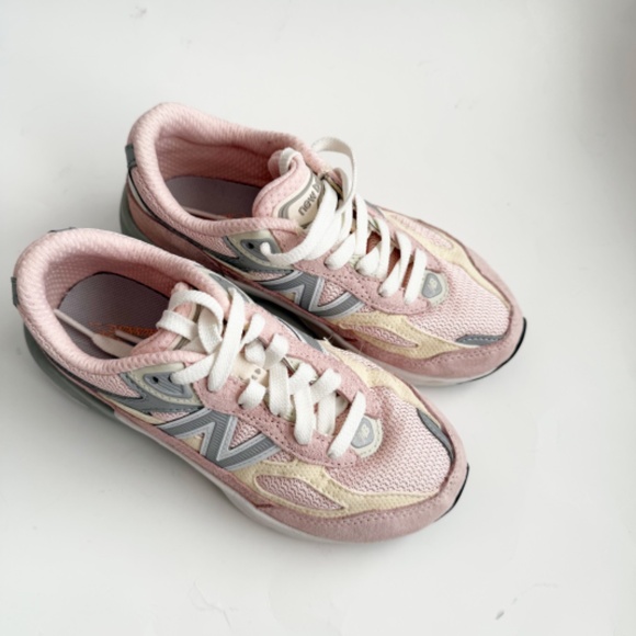 New Balance 990 Baby Pink Kids Sneakers Size 13 - Picture 2 of 8